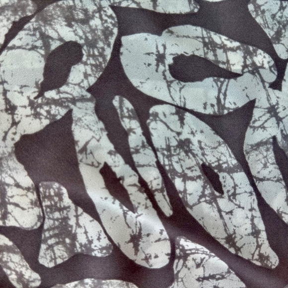 Joe Fresh Drawstring Cowl-Neck Abstract Print Top Gray/White Size M - Picture 5 of 10